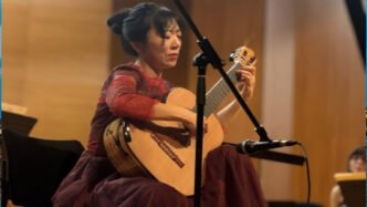 Bursa'da Çinli gitarist Xuefei Yang konser verdi