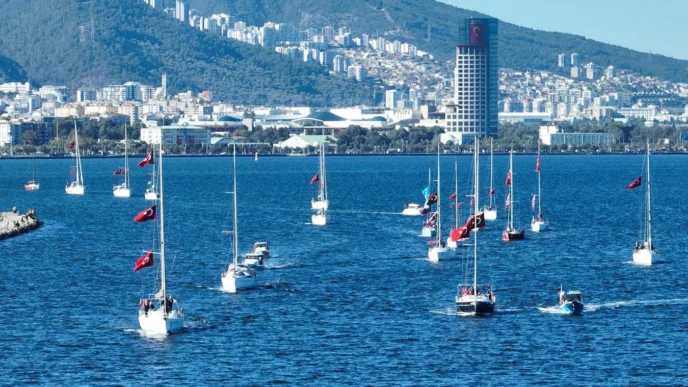 Yelkenler İzmir'de Cumhuriyet coşkusuyla doldu