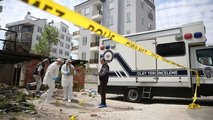 İstanbul’da 13 Yaşındaki Çocuk Dehşet Saçtı: Dedesini Öldürdü, Torununu Yaraladı