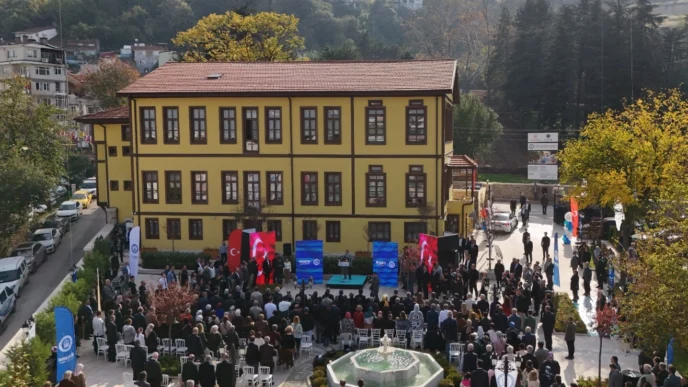 Alev Alatlı Şehir, Düşünce ve Sanat Merkezi açıldı