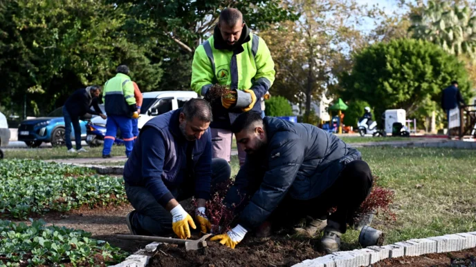 Antalya Muratpaşa'da Trafik Parkı çiçek bahçesine dönüştü