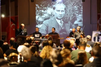 Atatürk, Efes Selçuk’ta şarkılar ve şiirlerle anıldı