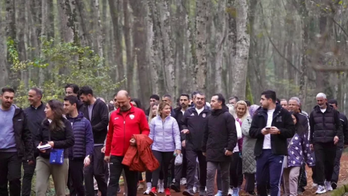 Bakan Tekin Belgrad Ormanı'nda öğretmenlerle yürüdü
