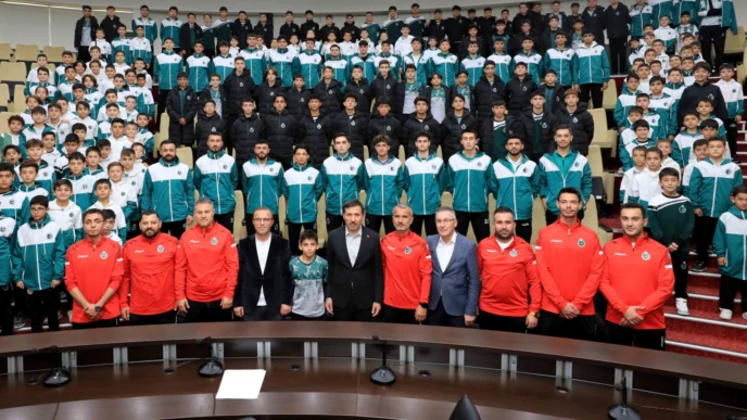 Konya'da Başkan Kılca'dan, futbol takımlarına destek