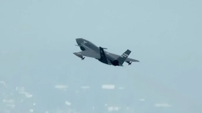 Bayraktar KIZILELMA’dan tarihi başarı... F-16’ya karşı simüle atışta tam isabet!