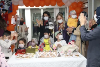 Bursa'da lösemili minik kahramanlara umut dolu kutlama