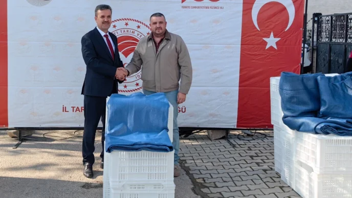 Bursa Gemlik'te 19 zeytin üreticisine ekipman desteği