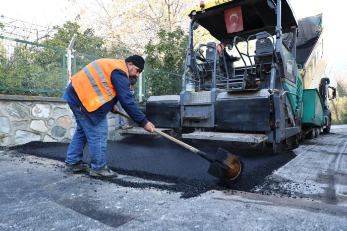 Bursa Osmangazi'de yol çalışmaları sürüyor