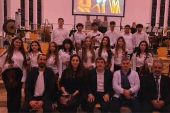 Bursa Zeki Müren Lisesi öğrencileri Avrupa’da sahneyi büyüledi