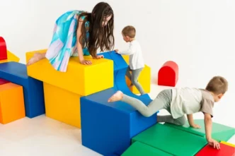 Çocuklar her gün 3 saat hareket etmeli