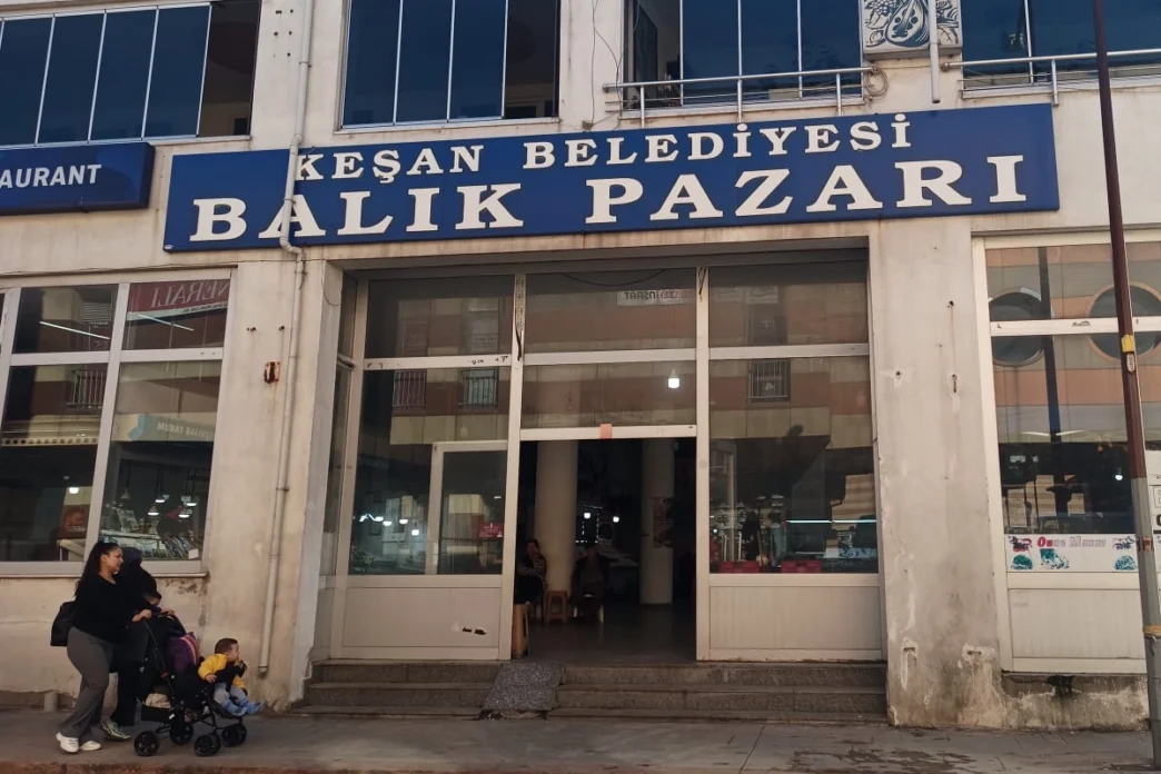 Edirne Keşan Balık Pazarı’nda kanalizasyon sorunu sürüyor!