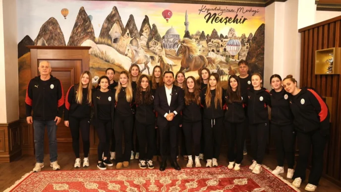 Galatasaray Sutopu Takımı'ndan Başkan Arı'ya ziyaret