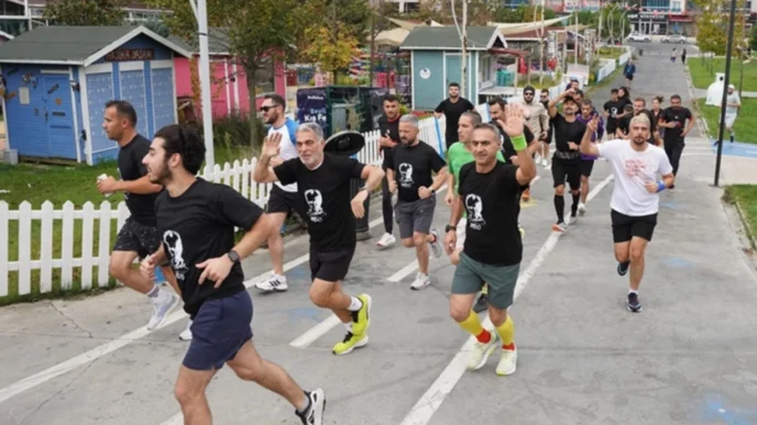 İstanbul Beylikdüzü'nde yüzlerce kişi Ata'ya saygıya koştu