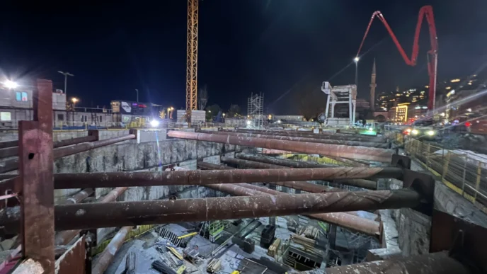 İstanbul Kabataş metro şantiyesinde iskele çöktü! 5 işçi mahsur kaldı