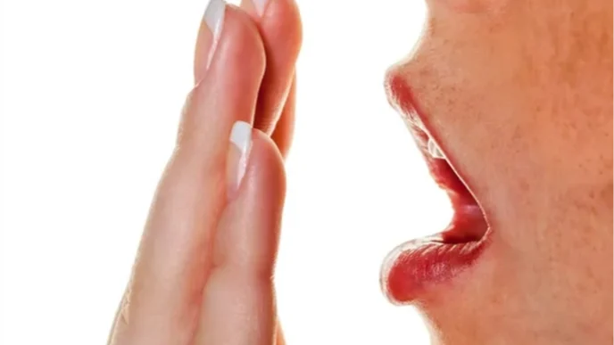 İşte ağız kokusuna yol açan 6 neden