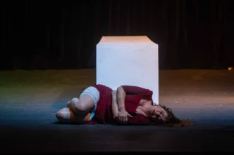 İzmir Bornova’da kadın mücadelesi sahneye taşındı