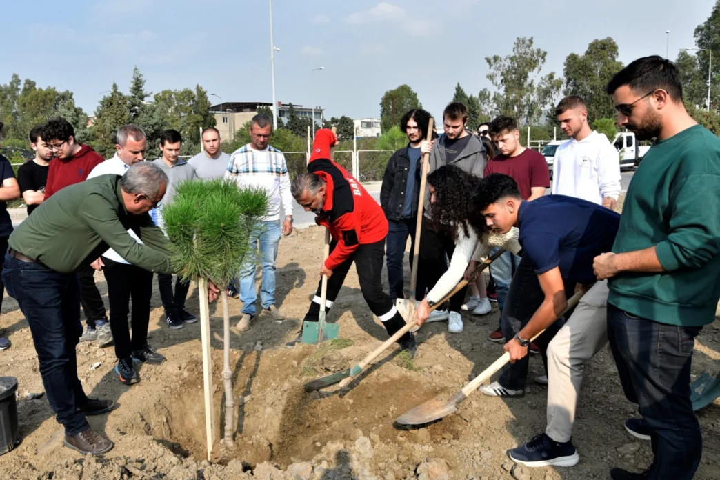 İzmir'de gençlerin eliyle daha yeşil Bornova
