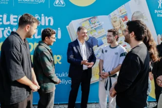 İzmir'de minikler ve üniversiteliler 'Geleceğin Atölyeleri'nde buluşuyor