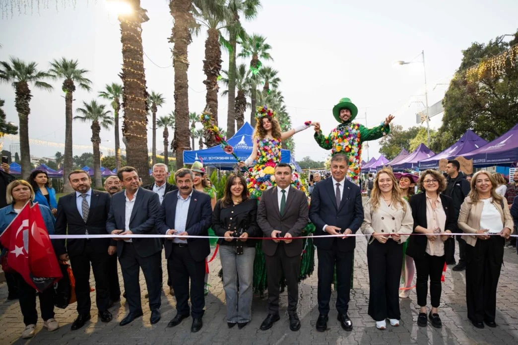 İzmir Kültürpark'ta rengarenk buluşma