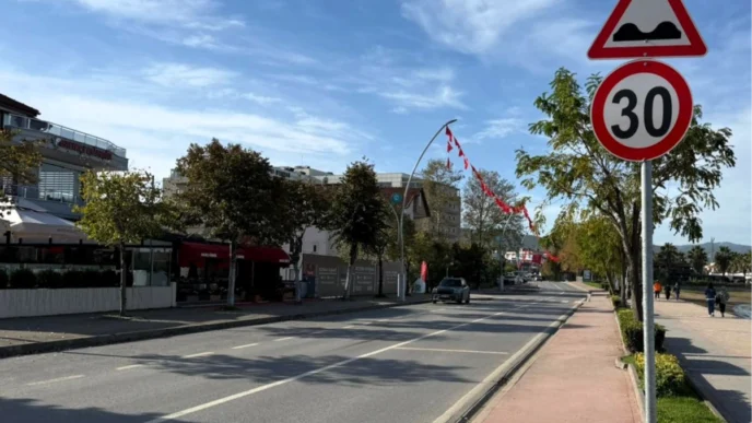 Kocaeli Başiskele sahilinde yoğun trafiğe pratik çözüm