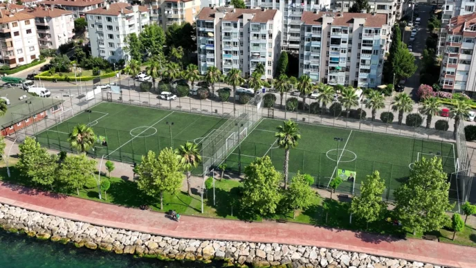 Kocaeli Büyükşehir’den kırsala 12 futbol sahası