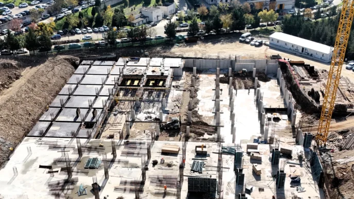 Kocaeli Umuttepe Kampüsü'nde camii ve otopark inşaatı yükseliyor