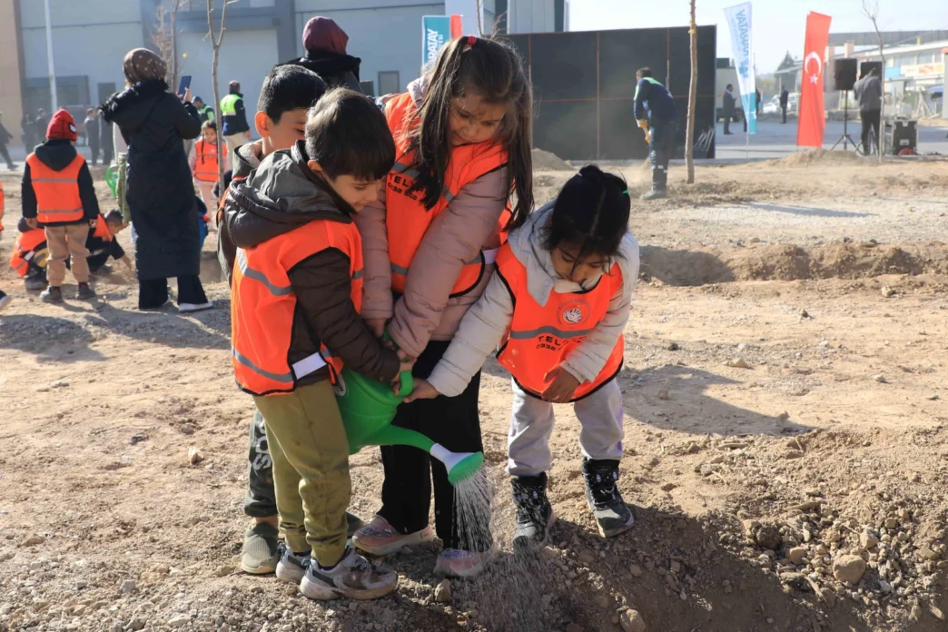 Konya Karatay’da 10 bin 400 metrekarelik alana fidan dikildi