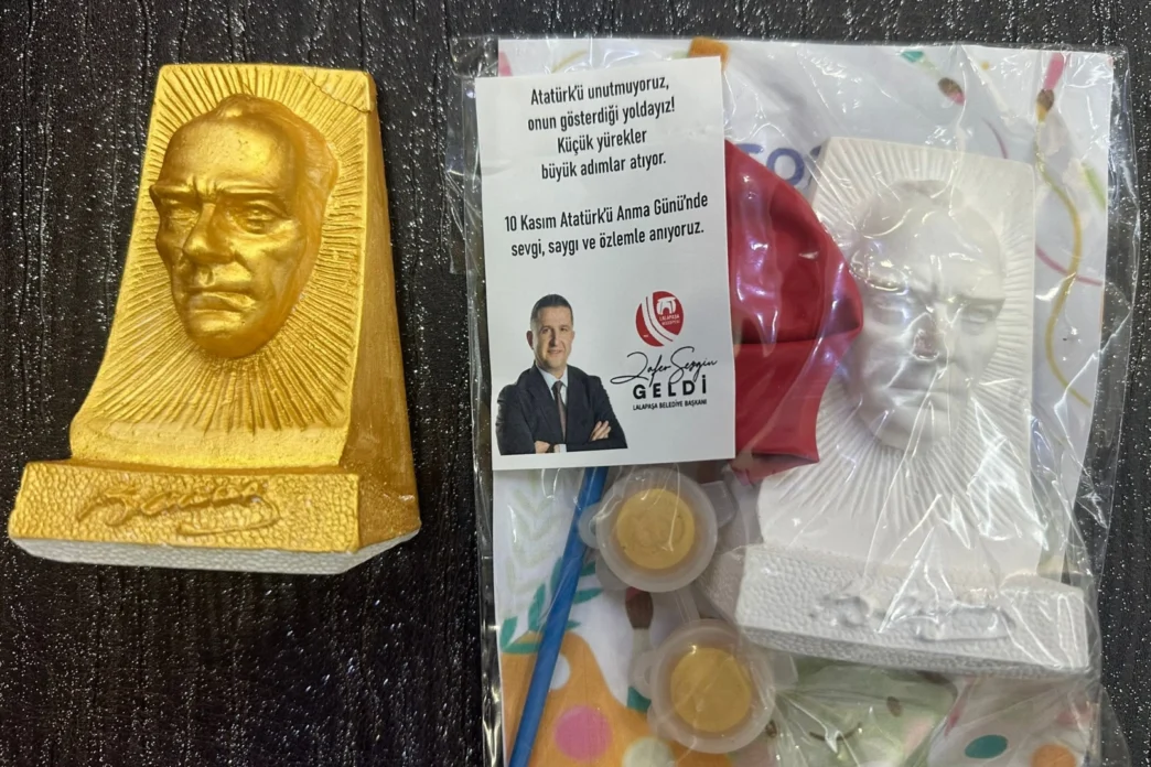 Lalapaşa’da öğrencilere Atatürk sevgisi hediyeyle aşılandı