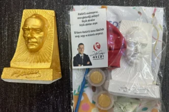 Lalapaşa’da öğrencilere Atatürk sevgisi hediyeyle aşılandı