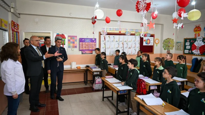 Malatya'da Başkan Er'den Mehmet Emin Bitlis İlkokulu’na ziyaret