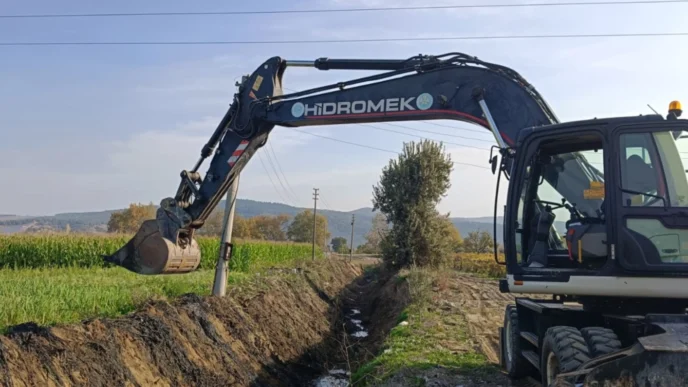 Manisa'da tarım arazileri taşkınlara karşı korunuyor