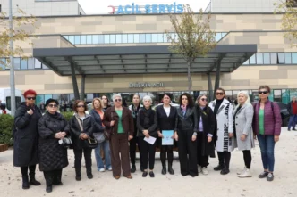 Mudanyalı kadınlar Bursa Şehir Hastanesi önünden kadına şiddete 'dur' dedi