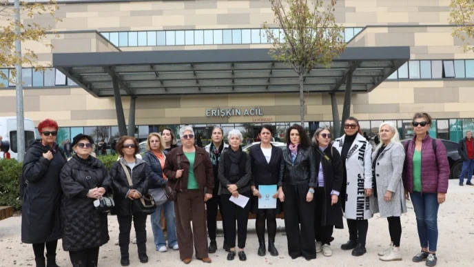 Mudanyalı kadınlar Bursa Şehir Hastanesi önünden kadına şiddete 'dur' dedi