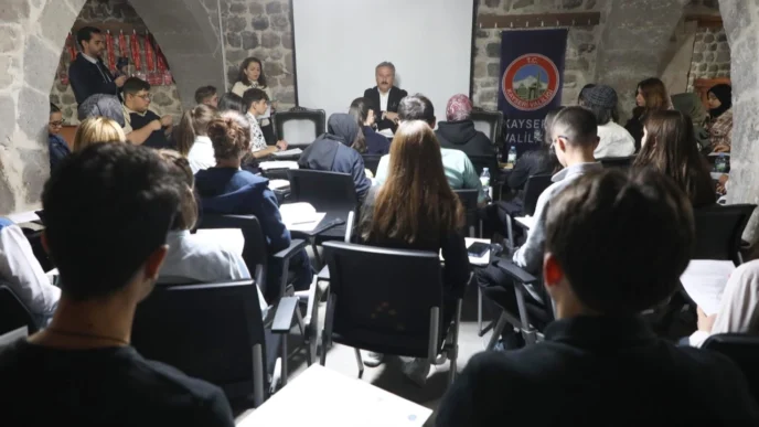 Mustafa Palancıoğlu Mektep Melikgazi'de öğrencilerle buluştu