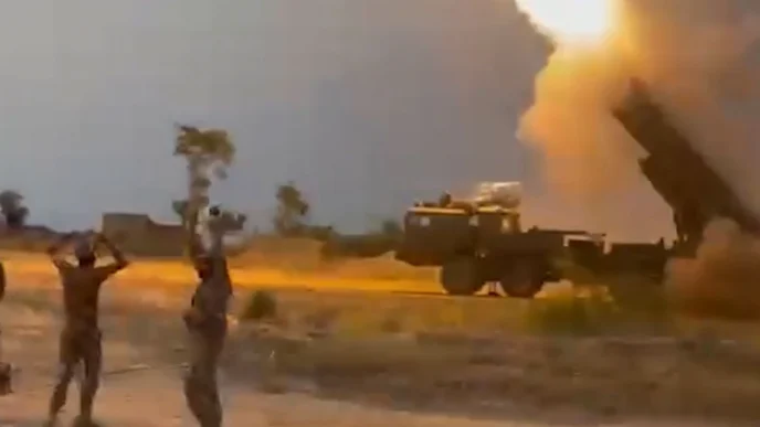 Suriye’ye füze saldırısı! Bir bina yerle bir oldu