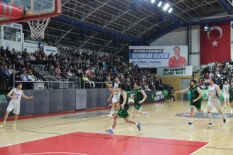 Sakarya Büyükşehir Basketbol taraftarı önünde 7’de 7 yaptı
