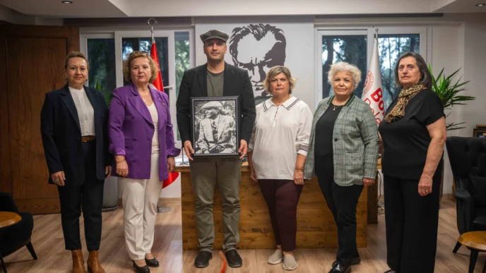 Türk Kadınlar Birliği'nden Başkan Eşki'ye tarihi sürpriz