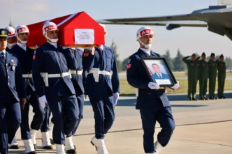 Uçak kazasında şehit olan iki subay Eskişehir’de karşılandı