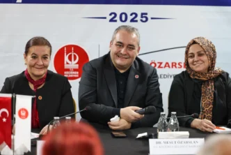 Ankara Keçiören'de Başkan Özarslan, mahallelinin taleplerini dinliyor