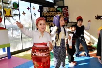 Bornovalı miniklerden 'yerli' coşku