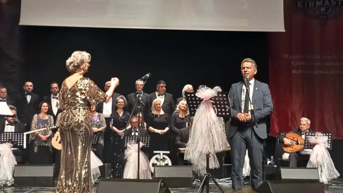 Bursa'daki konserde Belediye Başkanı parmak ısırttı