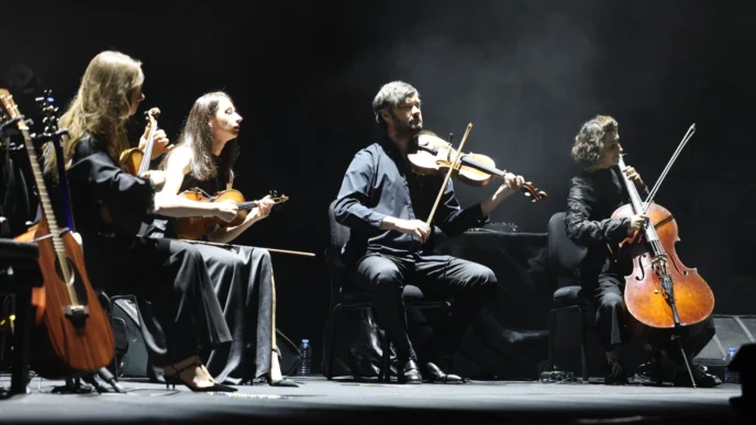 Dünyaca ünlü piyanist İzmir'de ayakta alkışlandı