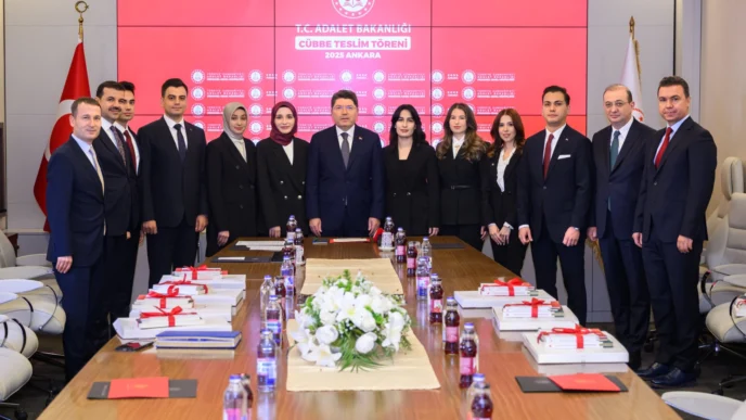 Genç hakim ve savcılar cübbelerini teslim aldı