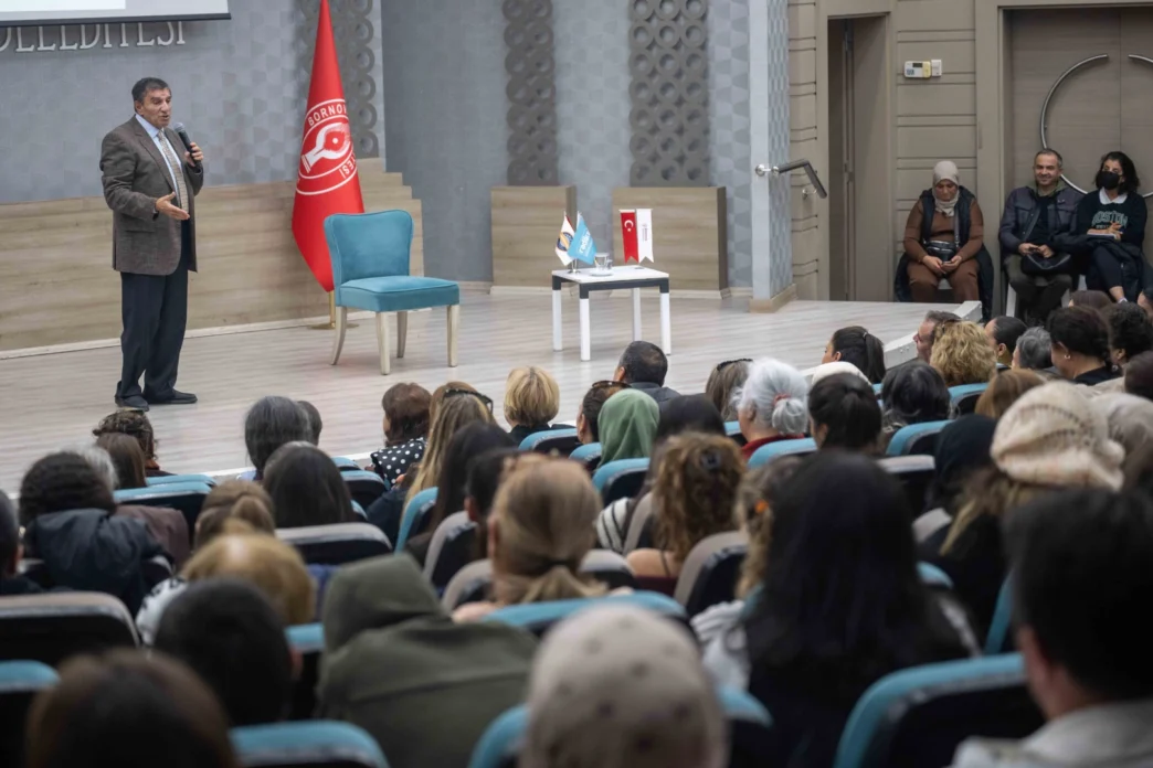 İzmir Bornova'da Prof. Dr. Üstün Dökmen ile ilham veren buluşma