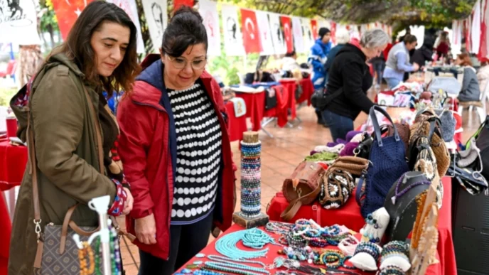 İzmir Bornova’da yılbaşı hediyelik eşya günleri