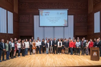 İzmir’in çok dilli ve çok kültürlü yapısında sertifika coşkusu