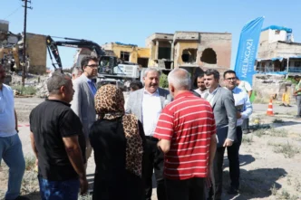 Kayseri Melikgazi'de metruk yapıya geçit yok