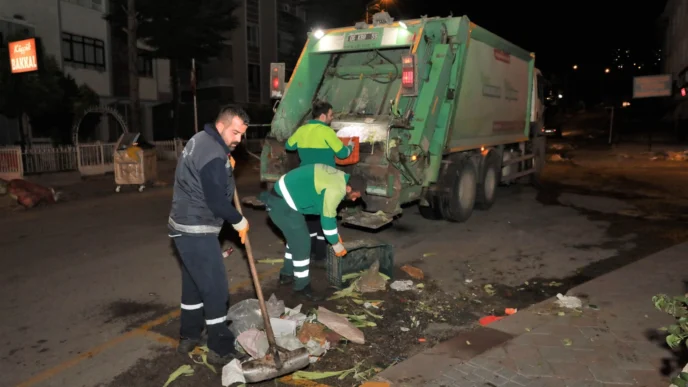 Keçiören'de pazar sonrası hijyen seferberliği