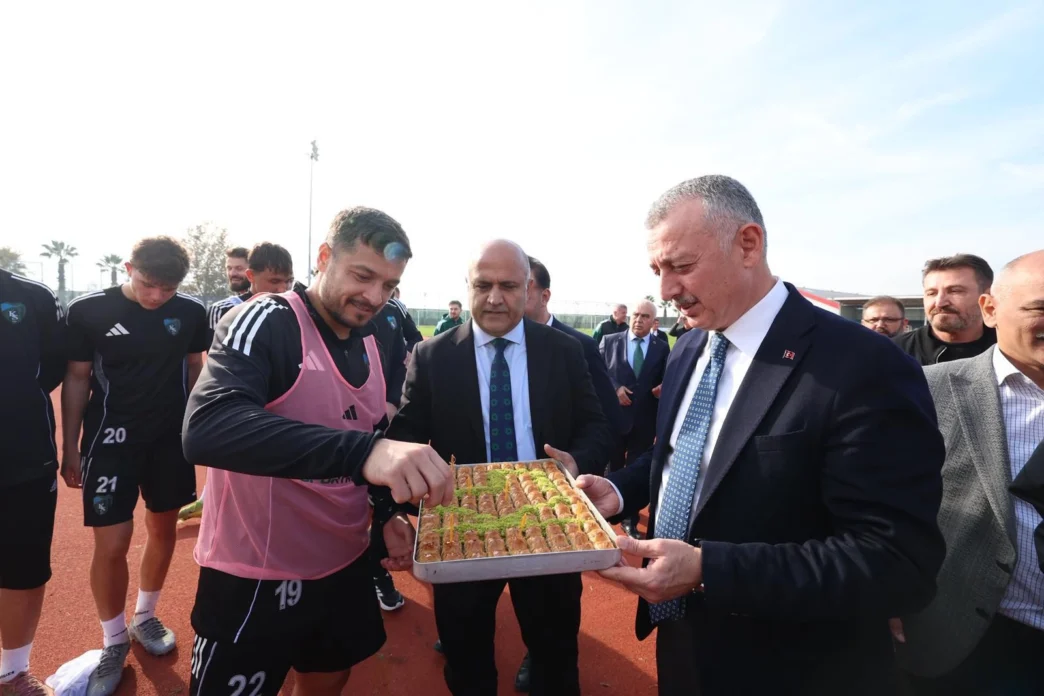 Kocaelispor’a Başkan Büyükakın'dan moral veren ziyaret