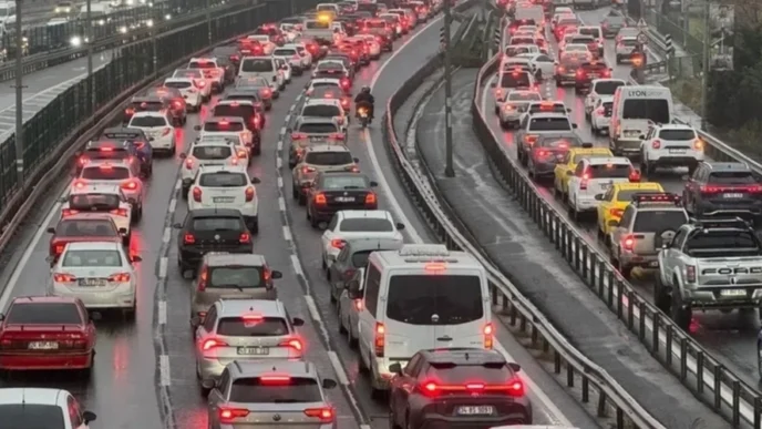 Türkiye'de 2025’te 2,37 milyon taşıtın trafiğe kaydı yapıldı...Trafikteki toplam taşıt 34 milyona yaklaştı